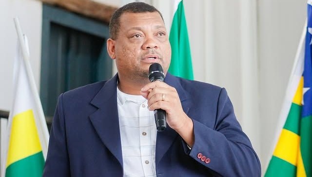 Prefeito Chico Vaca anuncia suspensão do decreto que regulamenta a taxa do lixo em Corumbá de Goiás