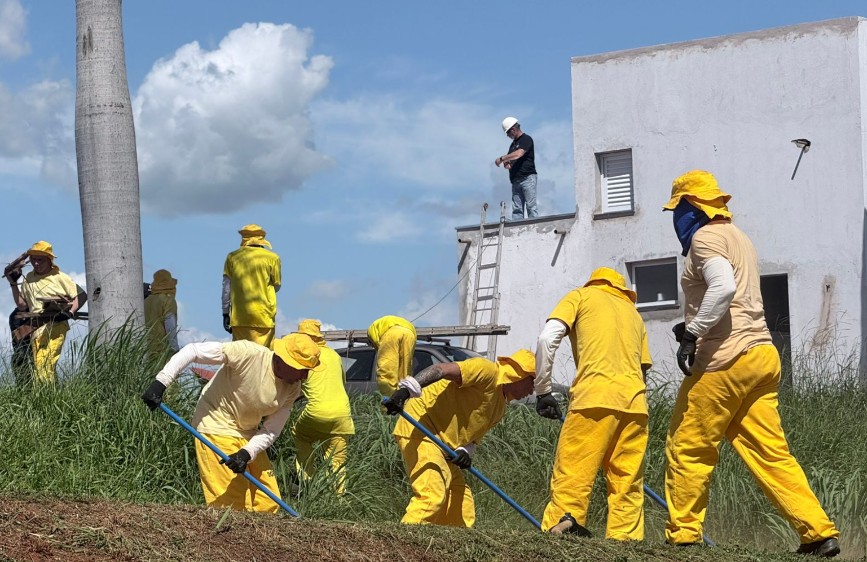 Reeducandos do sistema penitenciário fazem manutenção no Autódromo Internacional de Goiânia