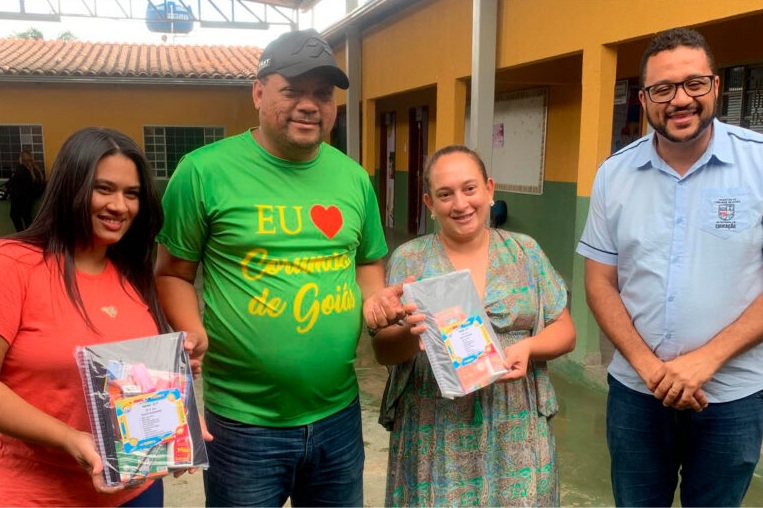 Prefeitura de Corumbá de Goiás Intensifica Entrega de Kits Escolares na Rede Municipal
